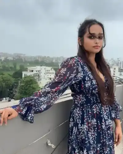 Hnahthial Escorts